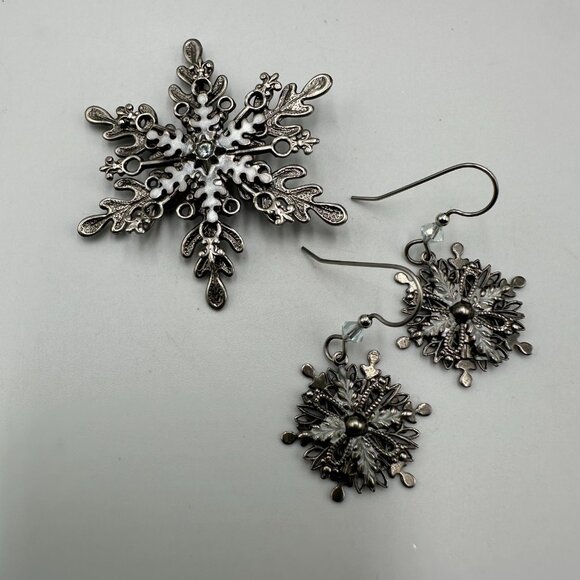 Snowflake Brooch Earring Set Silver Tone Winter Holiday Christmas Theme Jewelry - Picture 7 of 11